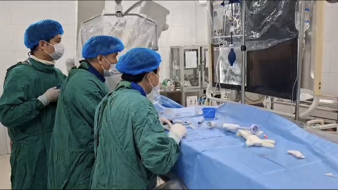 BỆNH VIỆN ĐA KHOA HẢI DƯƠNG TRIỂN KHAI THÀNH CÔNG KỸ THUẬT ĐẶT STENT ĐỘNG MẠCH NỘI SỌ DƯỚI HƯỚNG DẪN CỦA HỆ THỐNG CHỤP MẠCH SỐ HÓA XÓA NỀN (DSA)